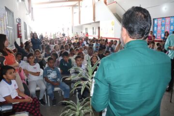 Em discurso a alunos do ensino fundamental, Marco Antônio critica antigas gestões