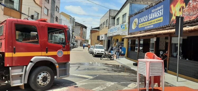 Bombeiros são acionados após princípio de incêndio em restaurante