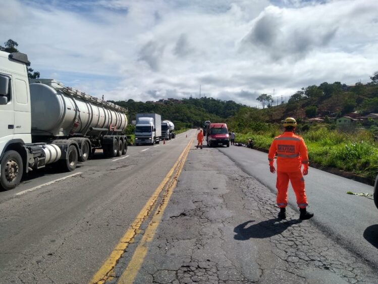 Mulher morre em acidente na BR-381 em São Gonçalo