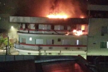 Urgente: incêndio atinge andar do Hotel Itália, em Itabira