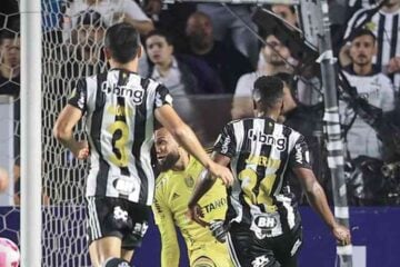 Atlético só levou um gol e está invicto com dupla de zaga Alonso e Jemerson