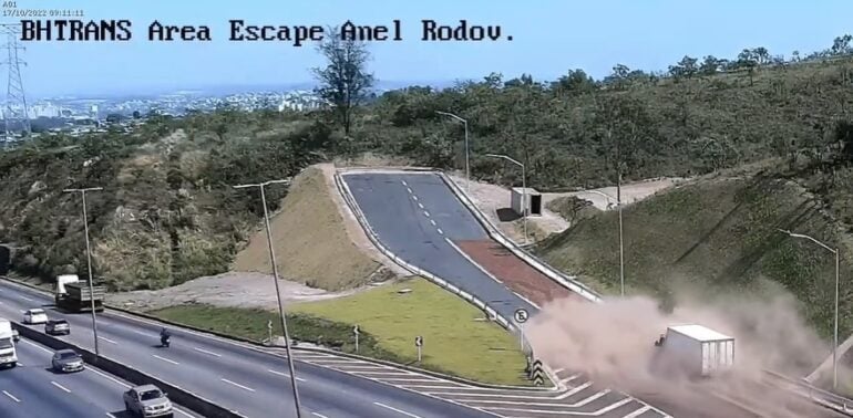 BH estuda nova área de escape no Anel após acidente com carreta no Betânia
