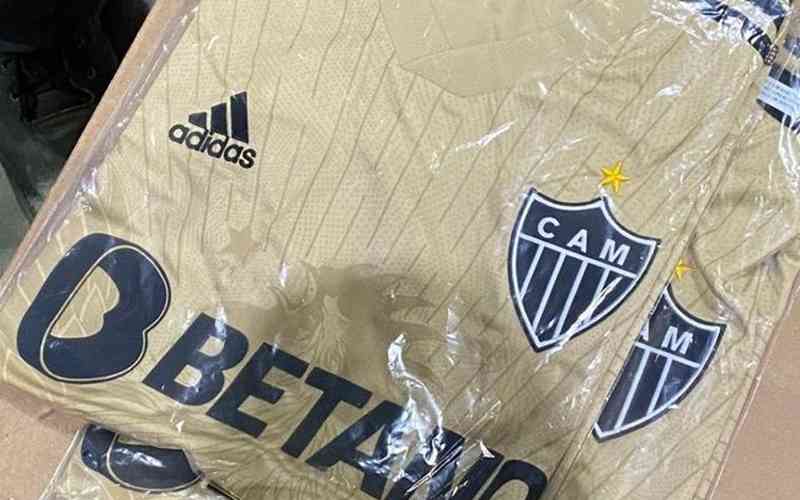 Imagem da camisa dourada do Atlético vaza a 2 dias do lançamento oficial