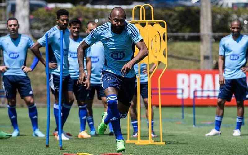 Cruzeiro não exercerá direito de compra de Chay, que retornará ao Botafogo