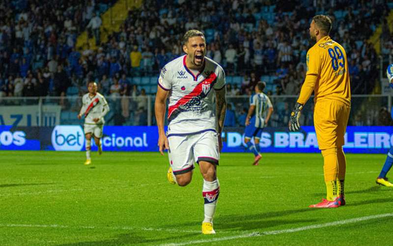 Atlético-GO vence Avaí e segue na disputa para sair da zona de rebaixamento