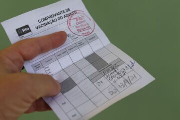 USP remove notas de alunos que não comprovaram vacinação contra covid
