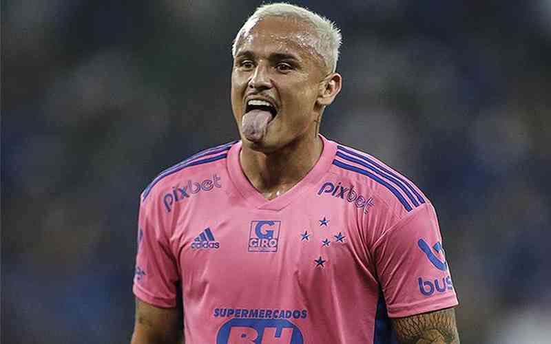 Edu busca entrar no top 30 de maiores artilheiros do Cruzeiro no século