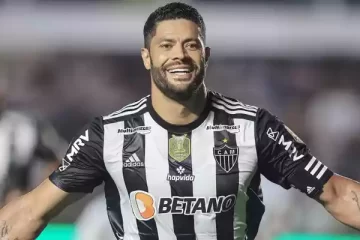 Hulk alcança 65 gols pelo Atlético mais rápido que Reinaldo