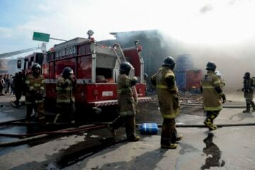 Incêndio atinge galpões da Ceasa, no Rio de Janeiro