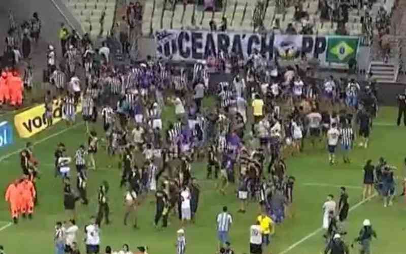 Ceará pede desculpas por invasão de campo no jogo contra o Cuiabá
