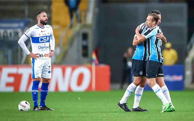 Grêmio se recupera, bate CSA em casa e fica mais perto do acesso na Série B