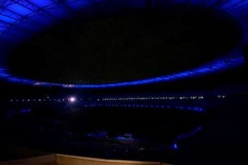 Mineirão recebe iluminação azul após Cruzeiro garantir título da Série B
