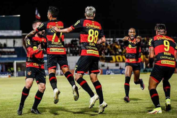 Sport marca no fim, vence o Brusque e encosta no G4 da Série B