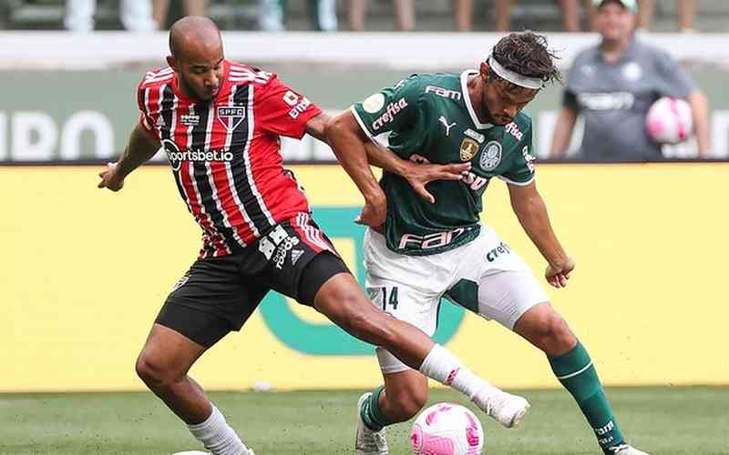 Palmeiras e São Paulo fazem clássico agitado, mas empatam sem gols