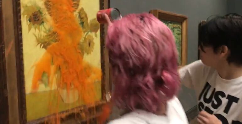 Ativistas jogam sopa em famoso quadro de Van Gogh; veja vídeo