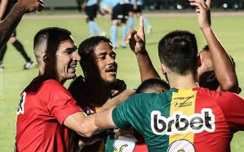 Sampaio Corrêa vence a Chapecoense e se aproxima do G4 da Série B