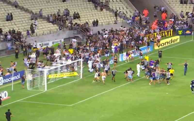 Torcedores do Ceará invadem campo, e jogo contra o Cuiabá é encerrado