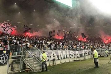 Organizada do Atlético é punida pelo uso de sinalizadores no Mineirão