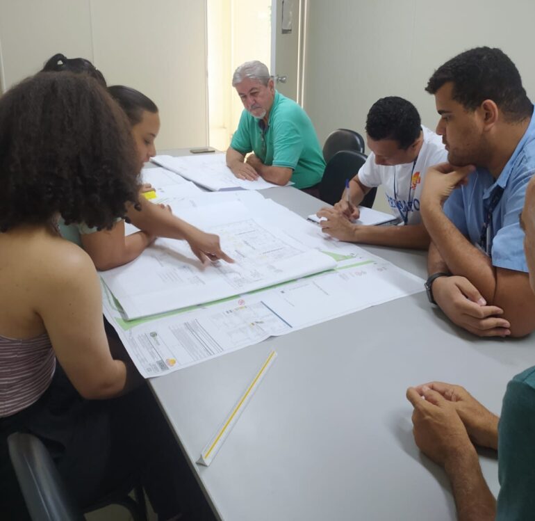 Vigilância Sanitária de Ipatinga instrui rede atacadista sobre normas locais