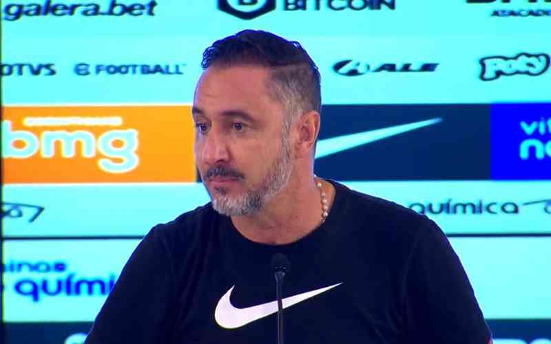 Vítor Pereira rebate pergunta de repórter sobre vida pessoal: ‘Mal-educado’