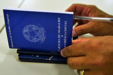 Desemprego cai para 8,3% em outubro, o menor nível desde 2015