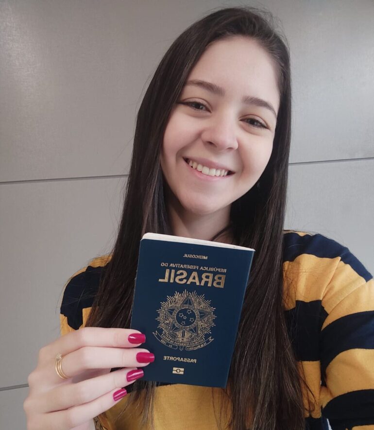 Aprovada em intercâmbio, itabirana faz rifa solidária para custear estudos