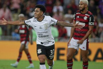 Corinthians derrota Flamengo no Maracanã e se garante na Libertadores