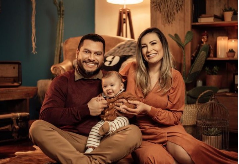 Andressa Urach está internada após surto psicótico, diz marido