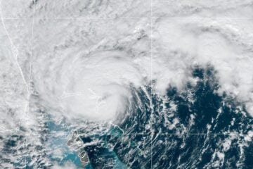 Tempestade Nicole tem potencial para se transformar em furacão e atingir a Flórida