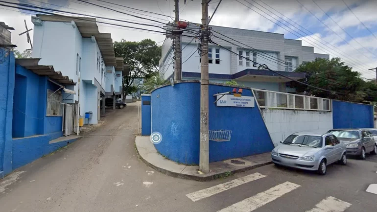 Vazamento subterrâneo ocasiona falta de pressão e prejudica abastecimento no Colina da Praia