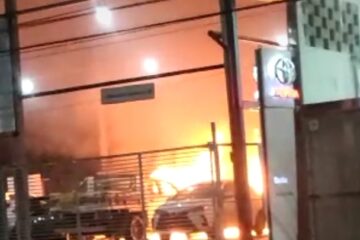 Fogo em concessionária deixa seis carros destruídos em Monlevade