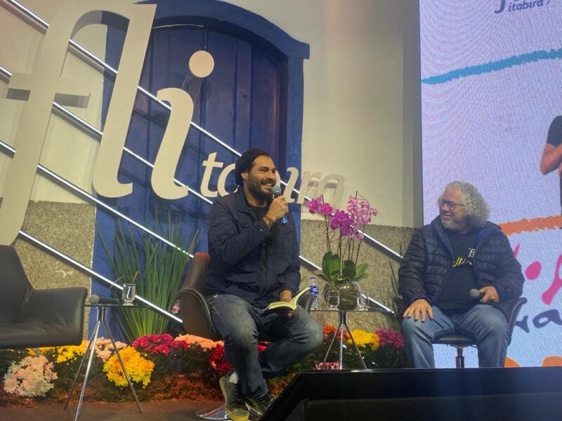 Flitabira: “é um movimento de resistência poder estar aqui e falar de poesia”, afirma Thiago Lacerda