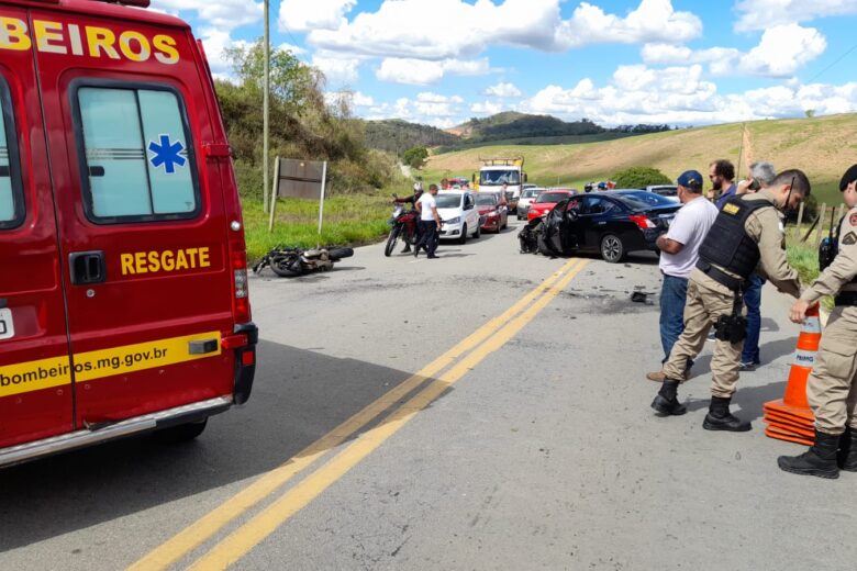 Policial sofre ferimentos graves em acidente na MG-329