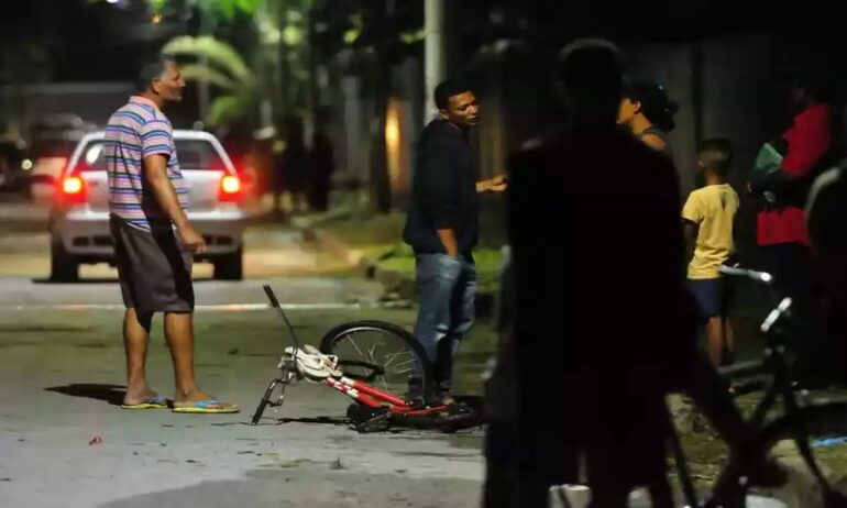 Adolescente morre após ser atingido por árvore em Belo Horizonte