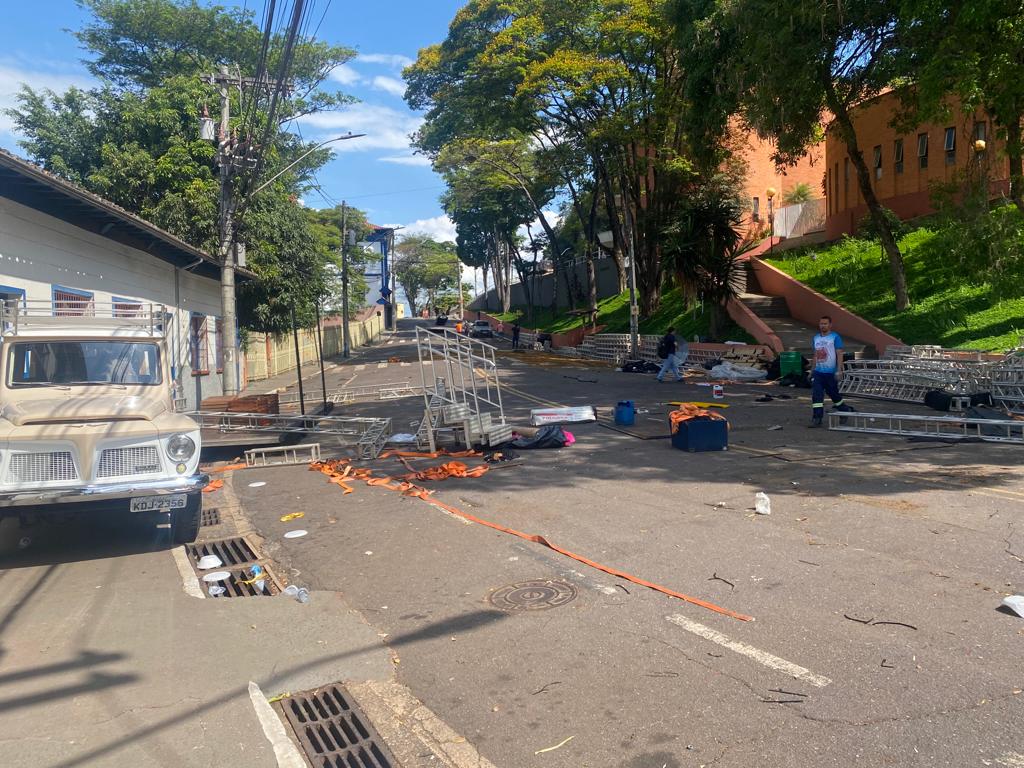 Atenção, motoristas: trânsito está interrompido na Praça do Centenário, em Itabira