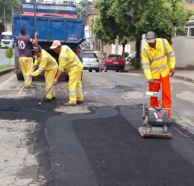 Prefeitura de Ipatinga reforça serviços de limpeza e tapa-buraco