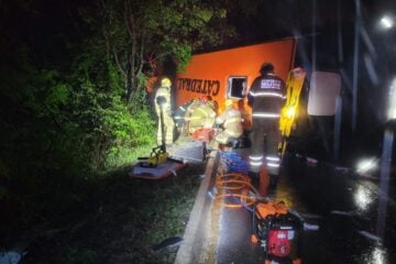 Duas pessoas morrem após tombamento de ônibus na BR-251, em Minas Gerais