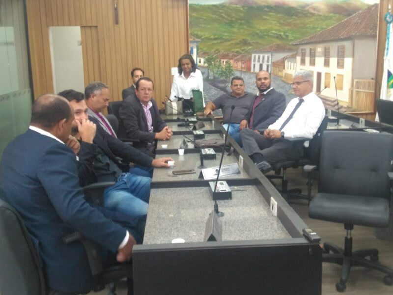 Após interferência do prefeito, Vetão tenta adiar eleição da Câmara e revolta vereadores
