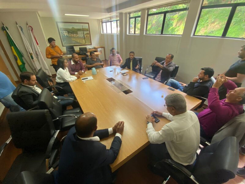 Após interferência do prefeito, Vetão tenta adiar eleição da Câmara e revolta vereadores