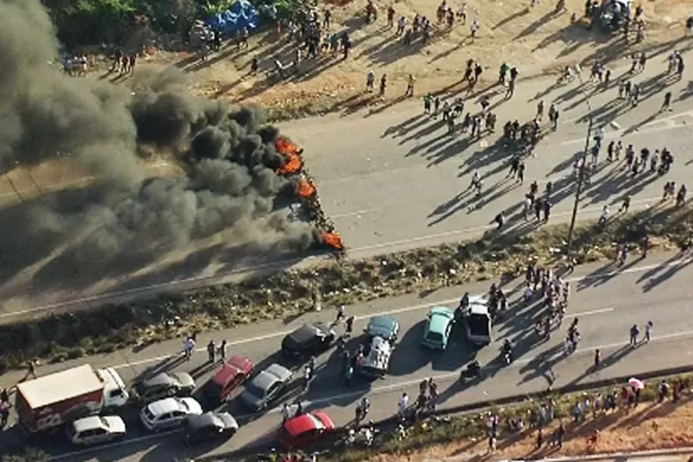 Confira os pontos de interdições nas rodovias mineiras na noite desta terça (1)