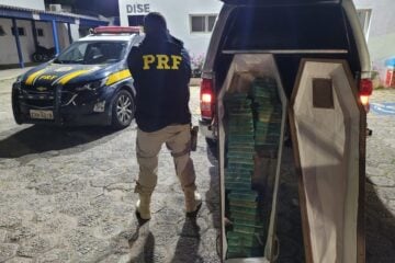 PRF prende homem que transportava droga escondida dentro de caixão para BH
