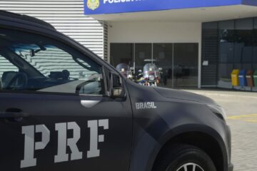 Geral PRF e Receita apreendem 50 mil aventais cirúrgicos
