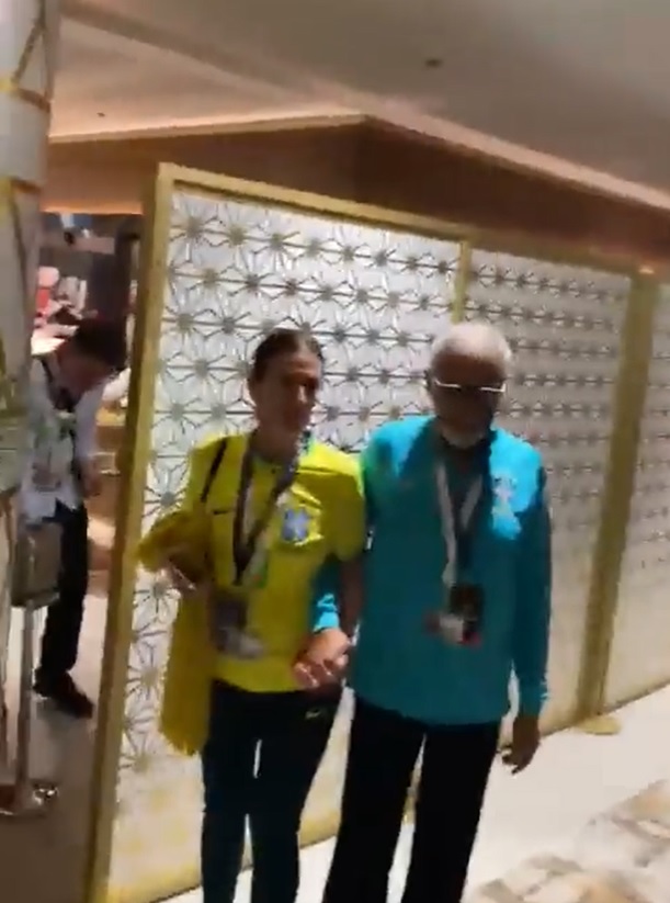 Gilberto Gil é hostilizado por torcedores brasileiros em jogo da seleção no Catar