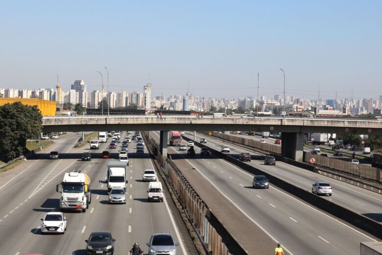 Auxílios Caminhoneiro e Taxista serão pagos hoje