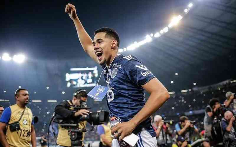 Lucas Oliveira, do Cruzeiro, é eleito o melhor zagueiro da Série B de 2022