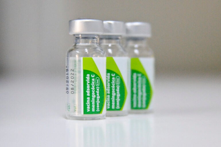 Monlevade aplica vacina contra meningite; confira os locais