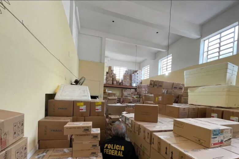 Anvisa e Polícia Federal fazem operação contra remédios falsificados