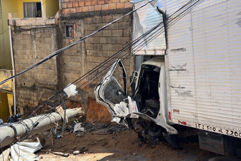 Criança morre após ser atropelada por caminhão desgovernado na Grande BH