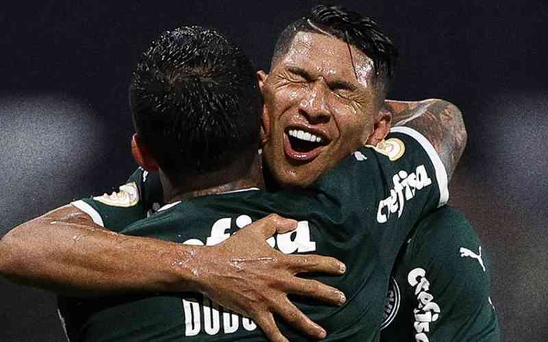 Em clima de festa, Palmeiras comemora título com goleada sobre o Fortaleza