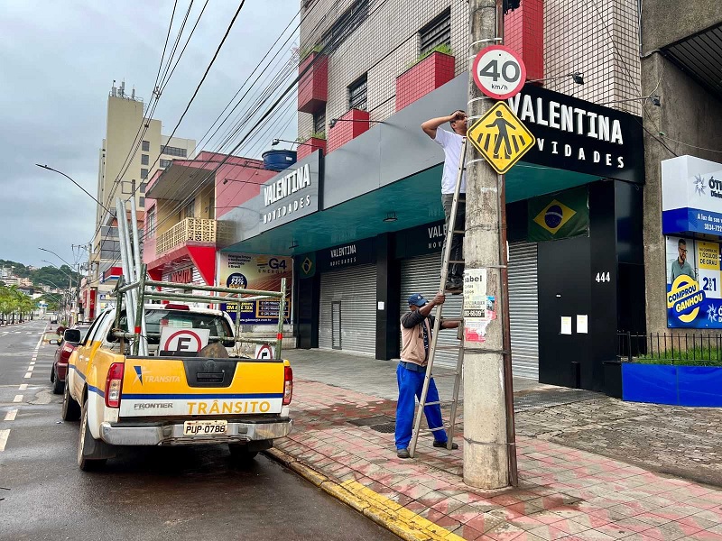 Transita renova sinalização de trânsito na região central de Itabira